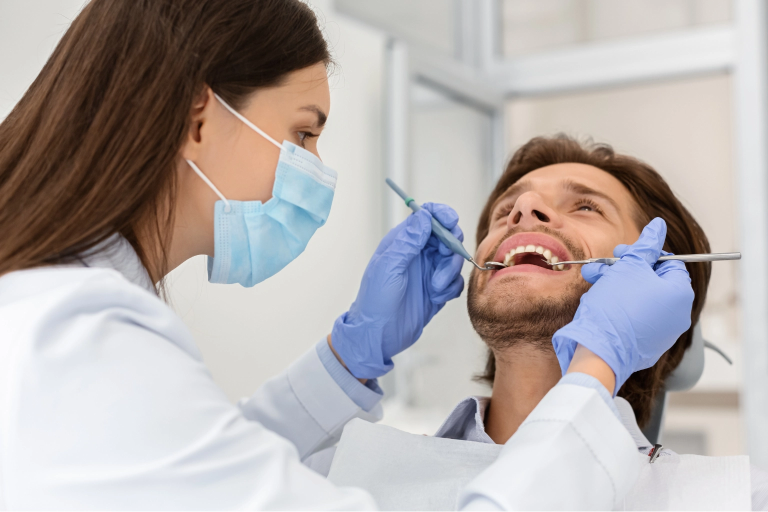 composite or porcelain veneers